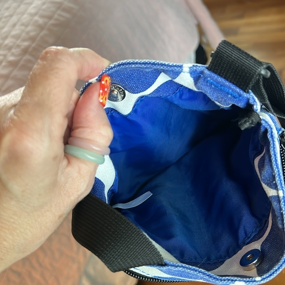 Kavu crossbody cotton canvas royal blue white polka dots adjustable black strap - Picture 8 of 11